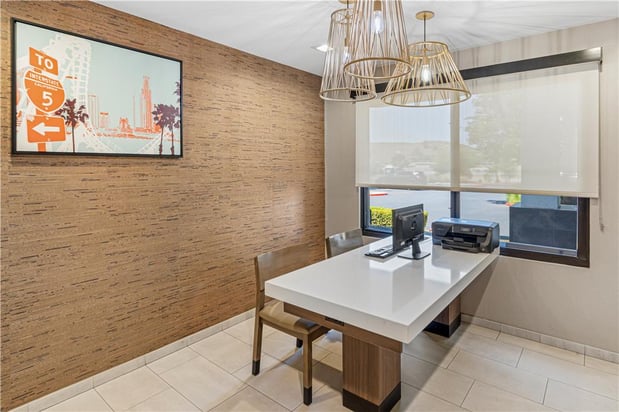 Images Best Western Valencia/Six Flags Inn & Suites