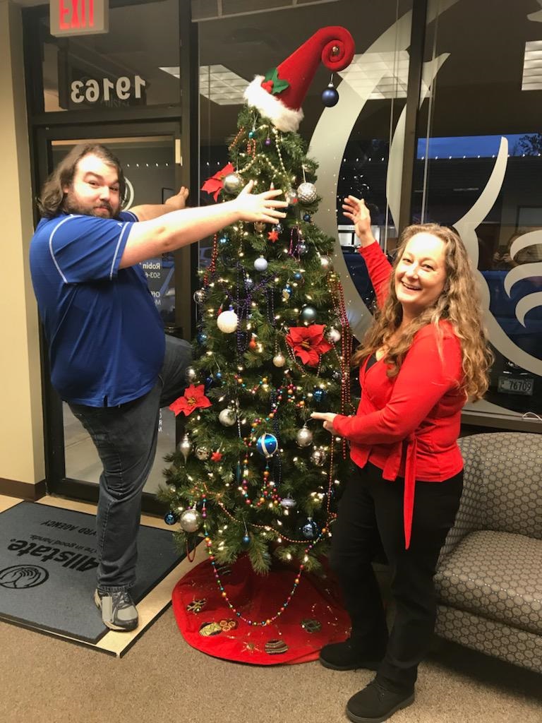 Kyle and Terri in charge of the tree 2021.