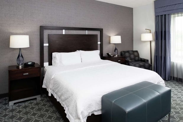 Images Hampton Inn & Suites Greensboro/Coliseum Area