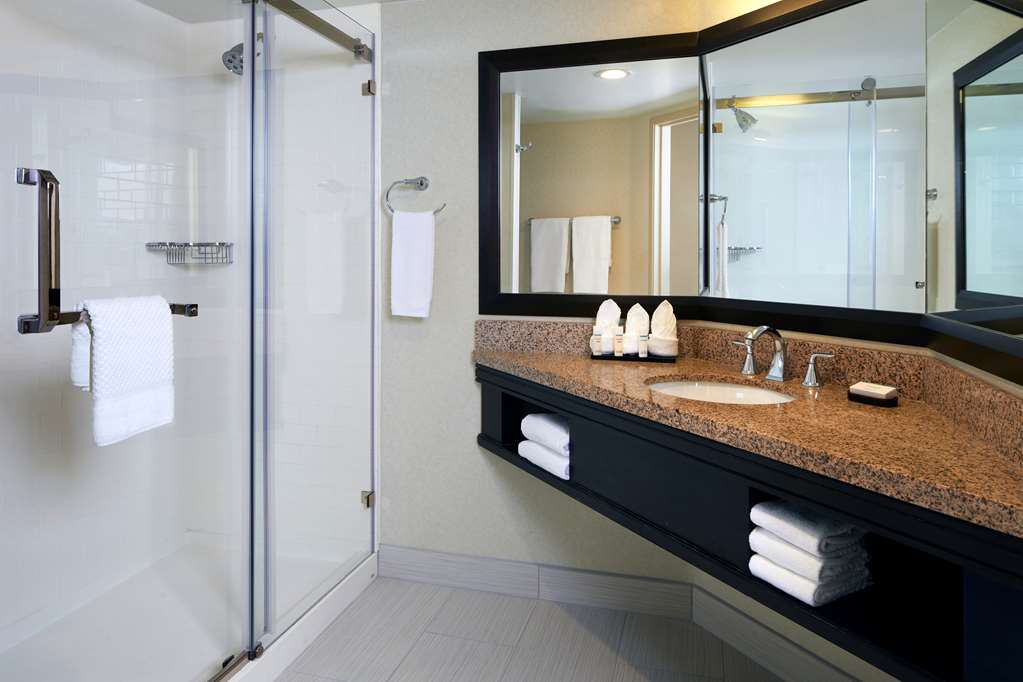 Guest room bath