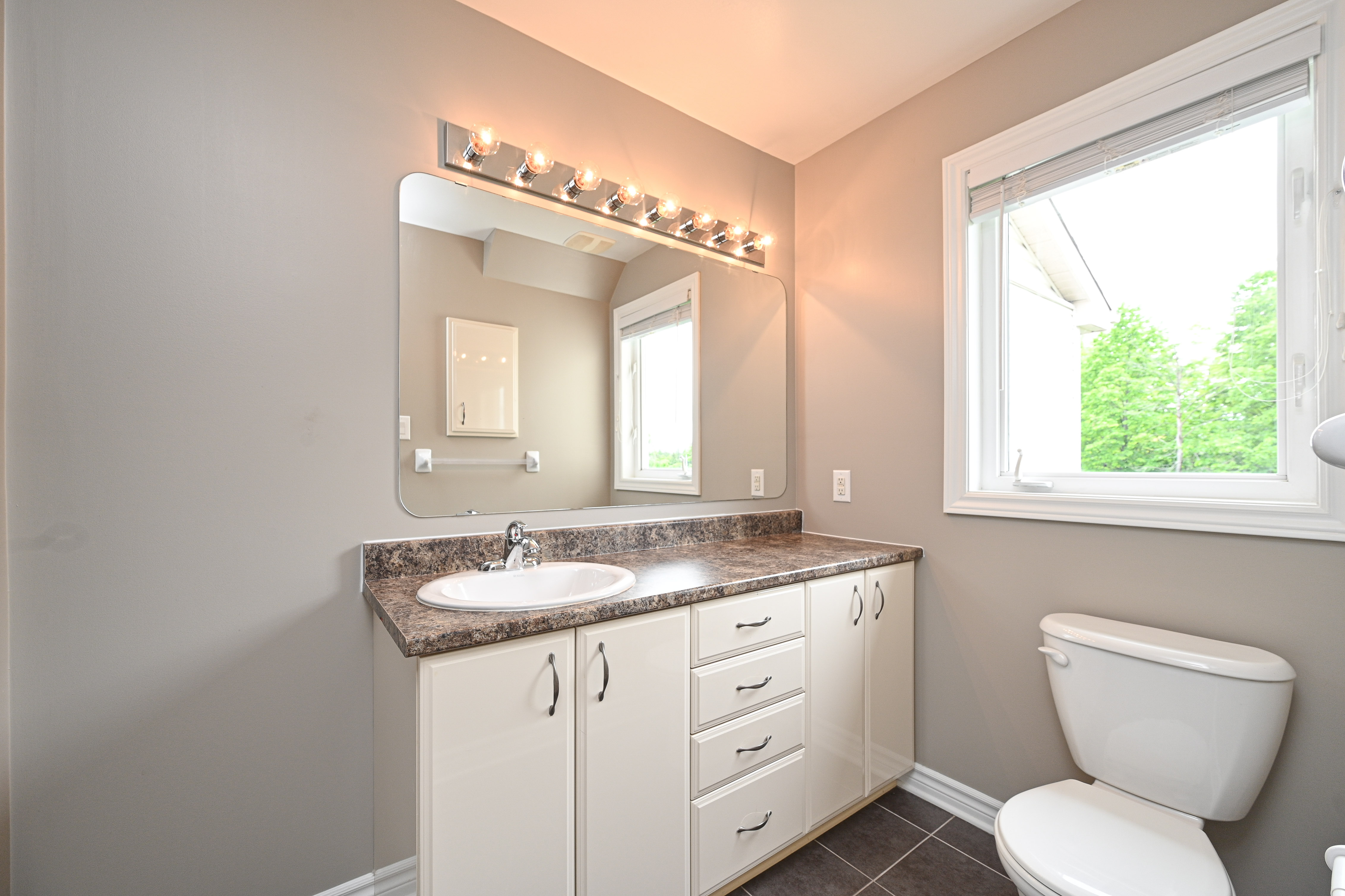 Images Leif Olson - Ottawa Real Estate Agent - Hamre Team RE/MAX Affiliates