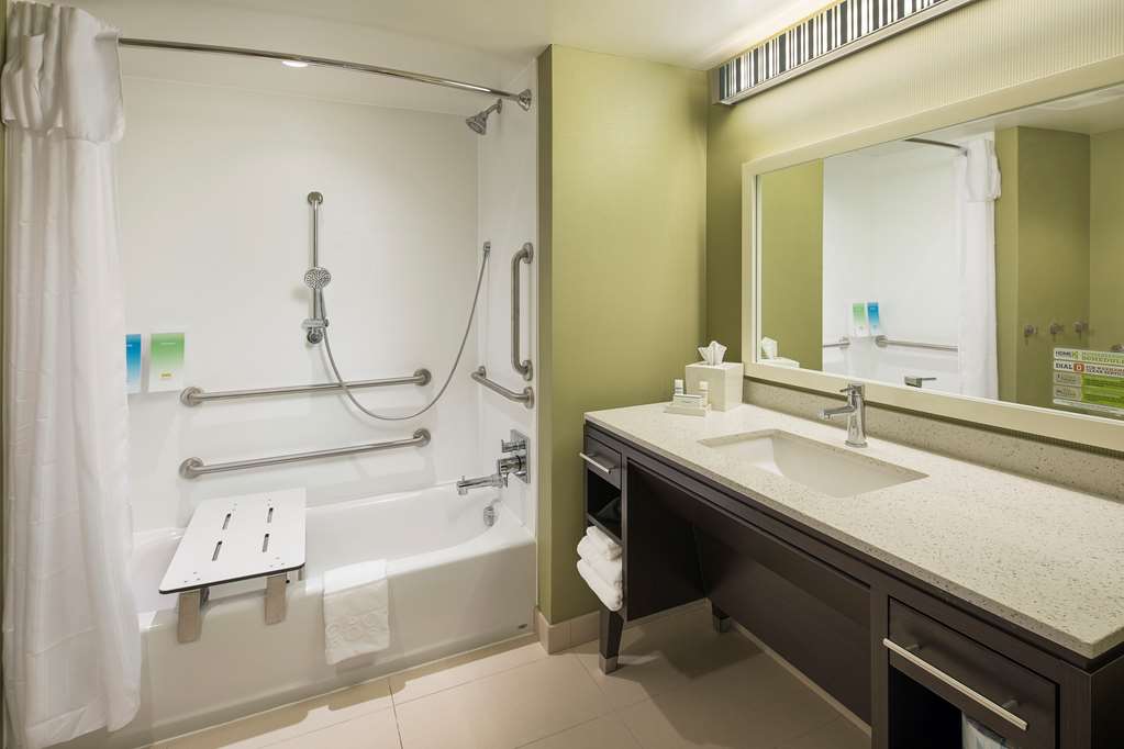 Guest room bath