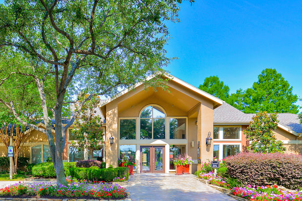 Images Winsted at Valley Ranch Apartments