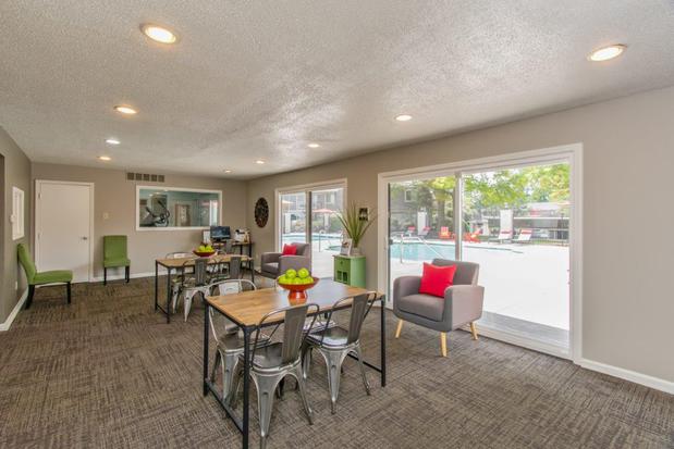 Images The Elliott at College Park Apartment Homes