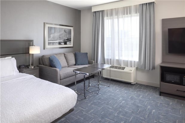 Images Hampton Inn & Suites Portsmouth Downtown
