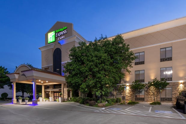 Images Holiday Inn Express & Suites Arlington (I-20-Parks Mall) by IHG