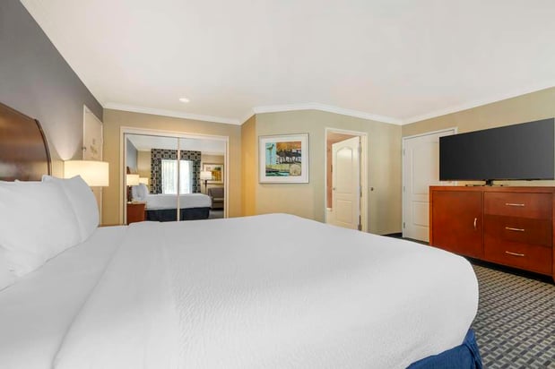 Images Best Western Plus Marina Shores Hotel