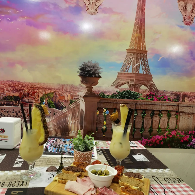 Images Le Petit Paris Bar Wine Pub