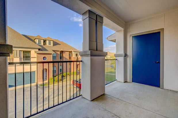 Images Chateau Mirage Apartment Homes