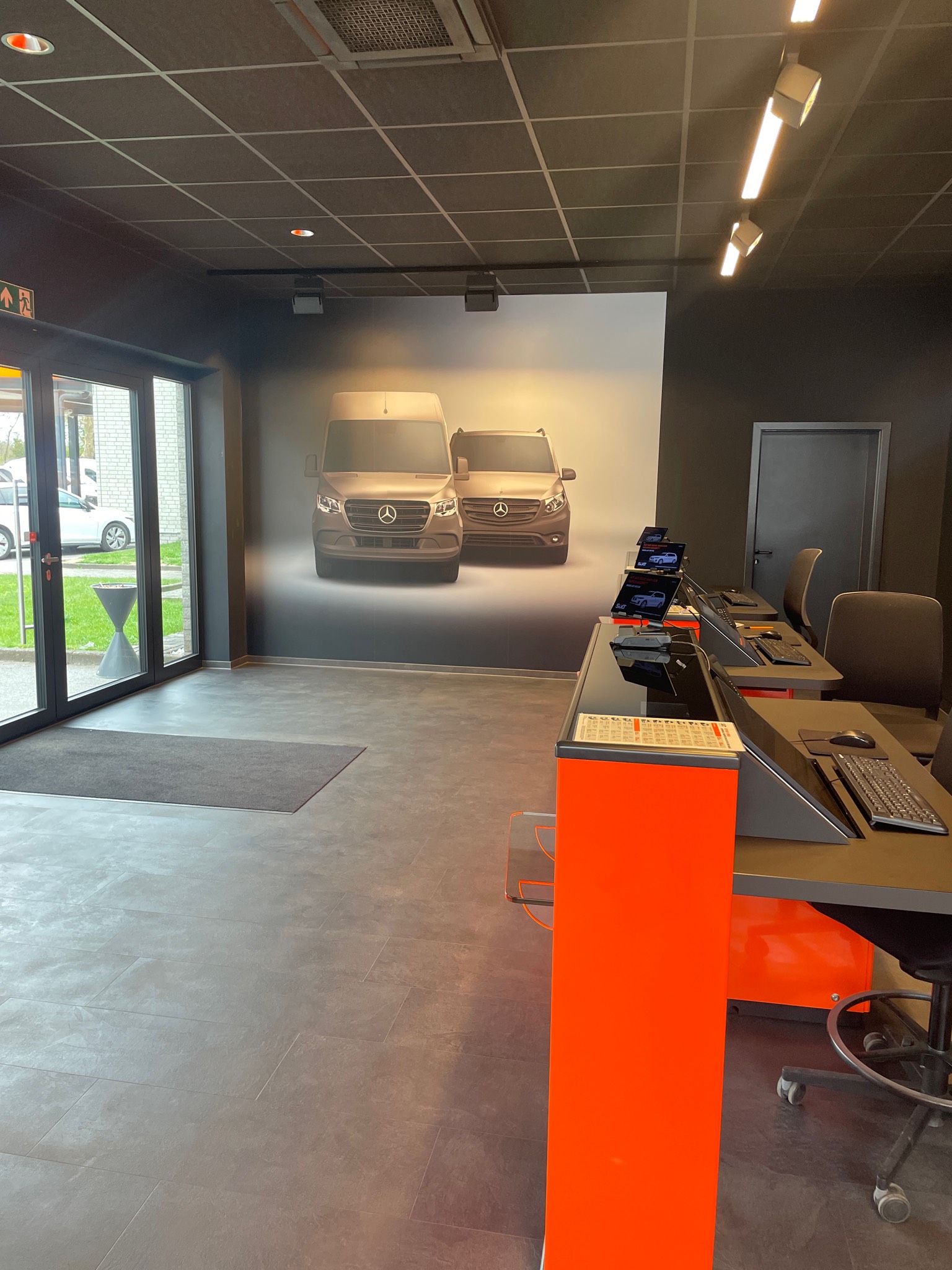 SIXT Truck Center Düsseldorf, Tilde-Klose-Weg 2-4 in Düsseldorf