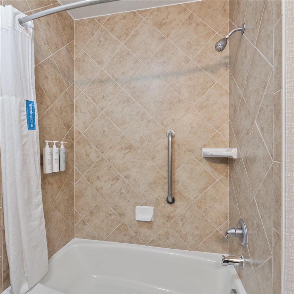 Guest room bath 