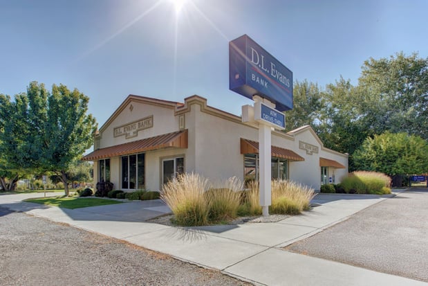 Images D.L. Evans Bank