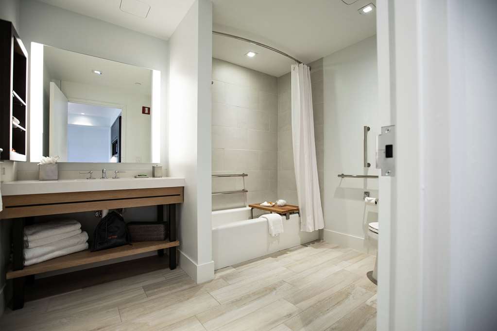 Guest room bath