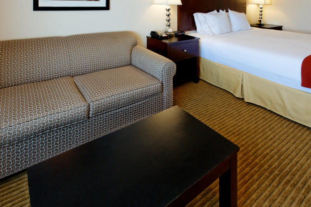 Images Holiday Inn Express & Suites Cleburne, an IHG Hotel