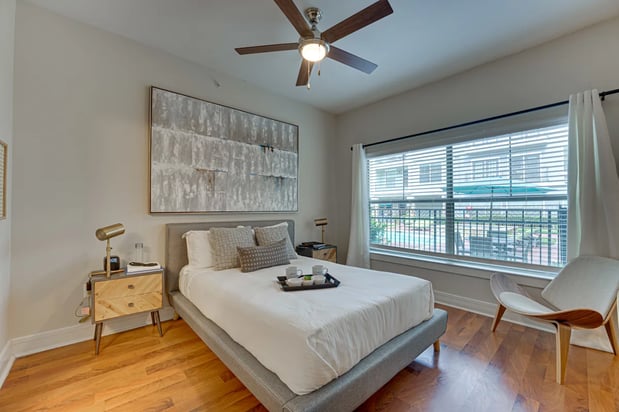 Images Easton Apartments