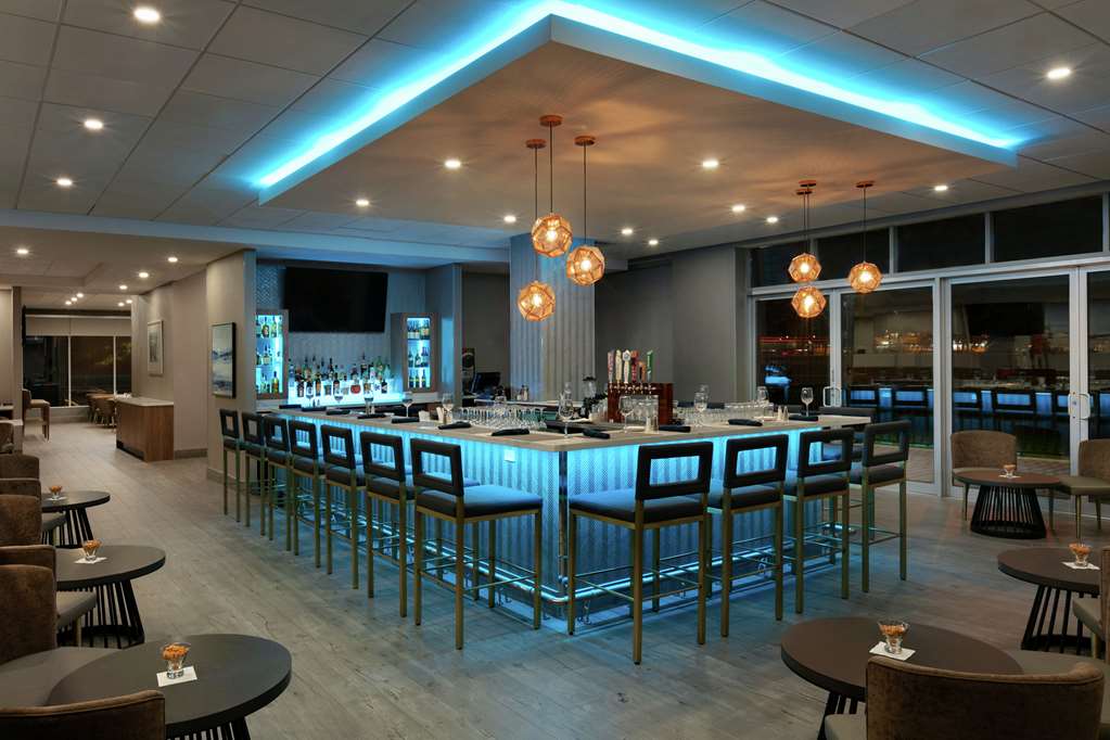 BarLounge Embassy Suites by Hilton Montreal Airport Pointe-Claire (514)426-5060