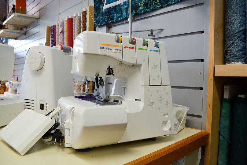 Looking for the secret to fast, sturdy and stunning seams? Look no further than the H|CLASS™ 250S overlock machine by HUSQVARNA VIKING®. Impressive speed. Intuitive threading. Incredible results.