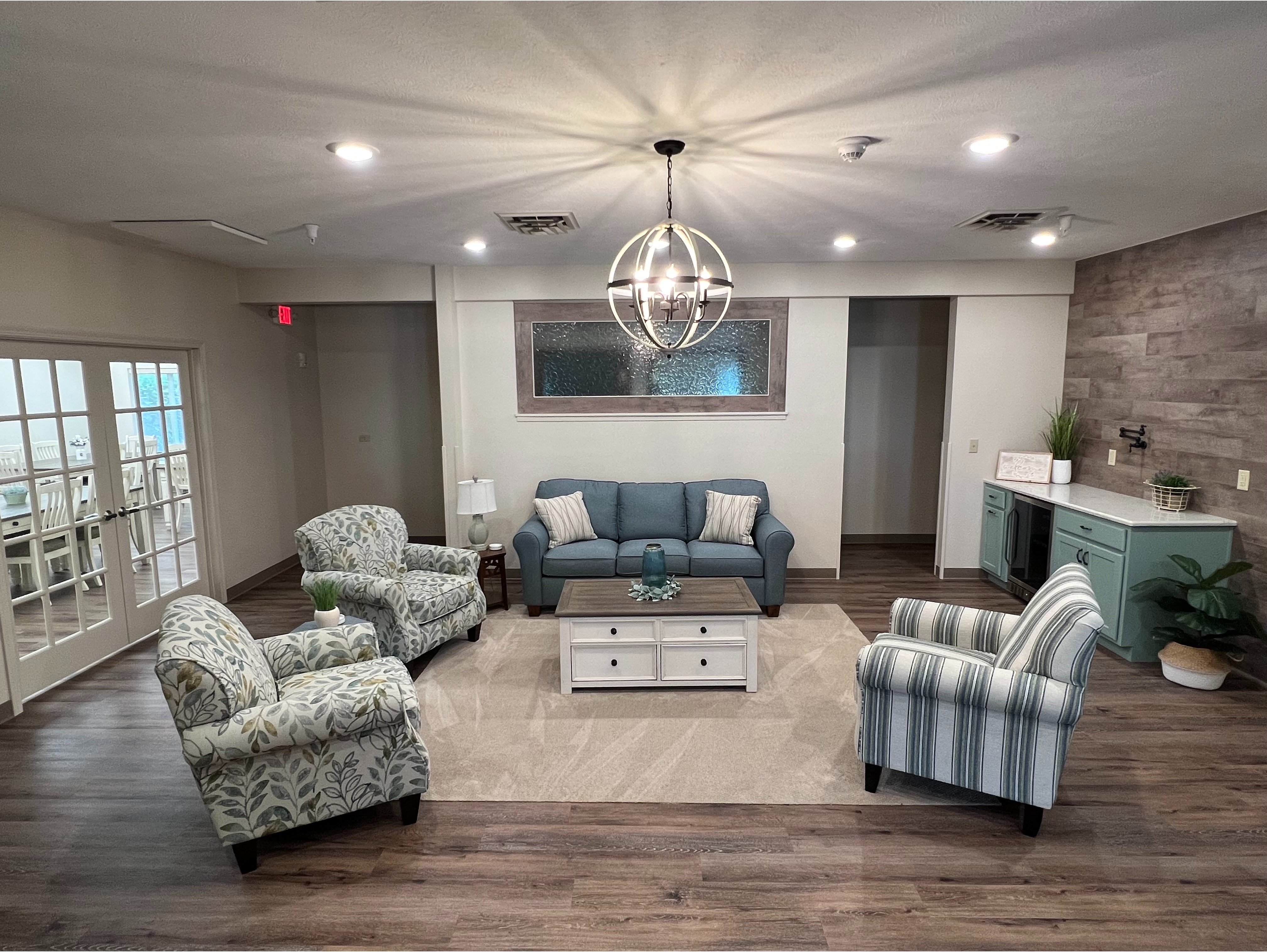 Green Leaf Senior Living and Memory Care living room in Peoria, IL 