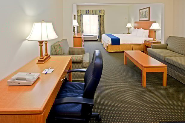 Images Holiday Inn Express & Suites Columbus by IHG