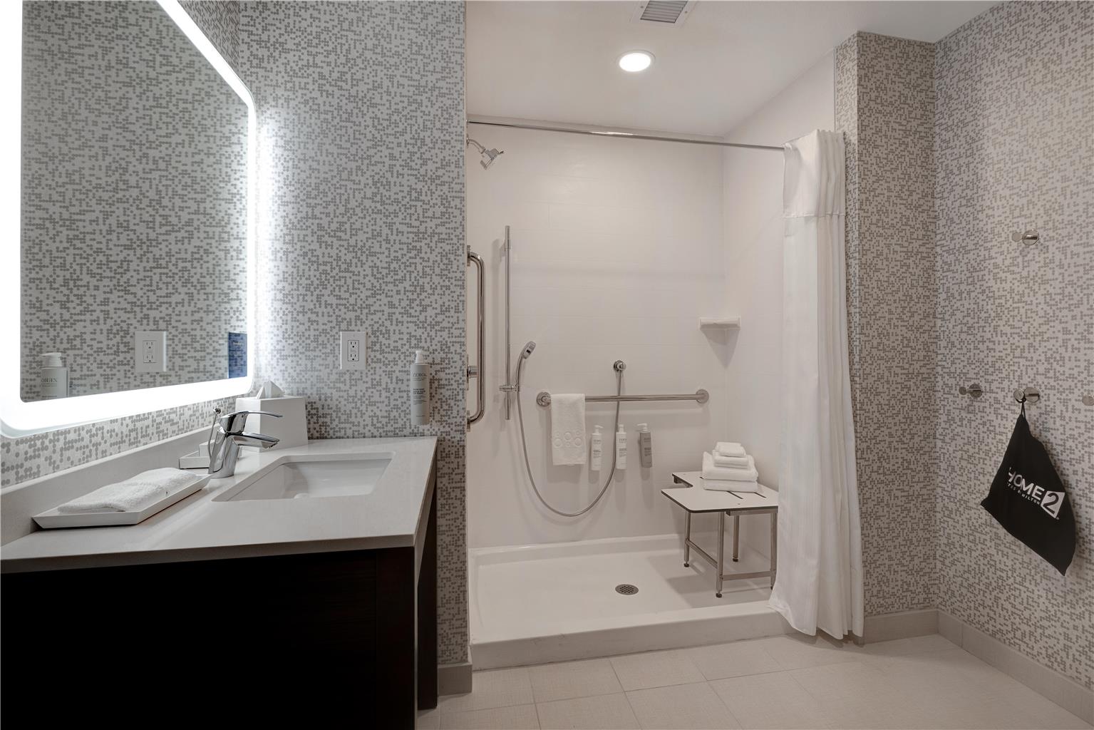Guest room bath