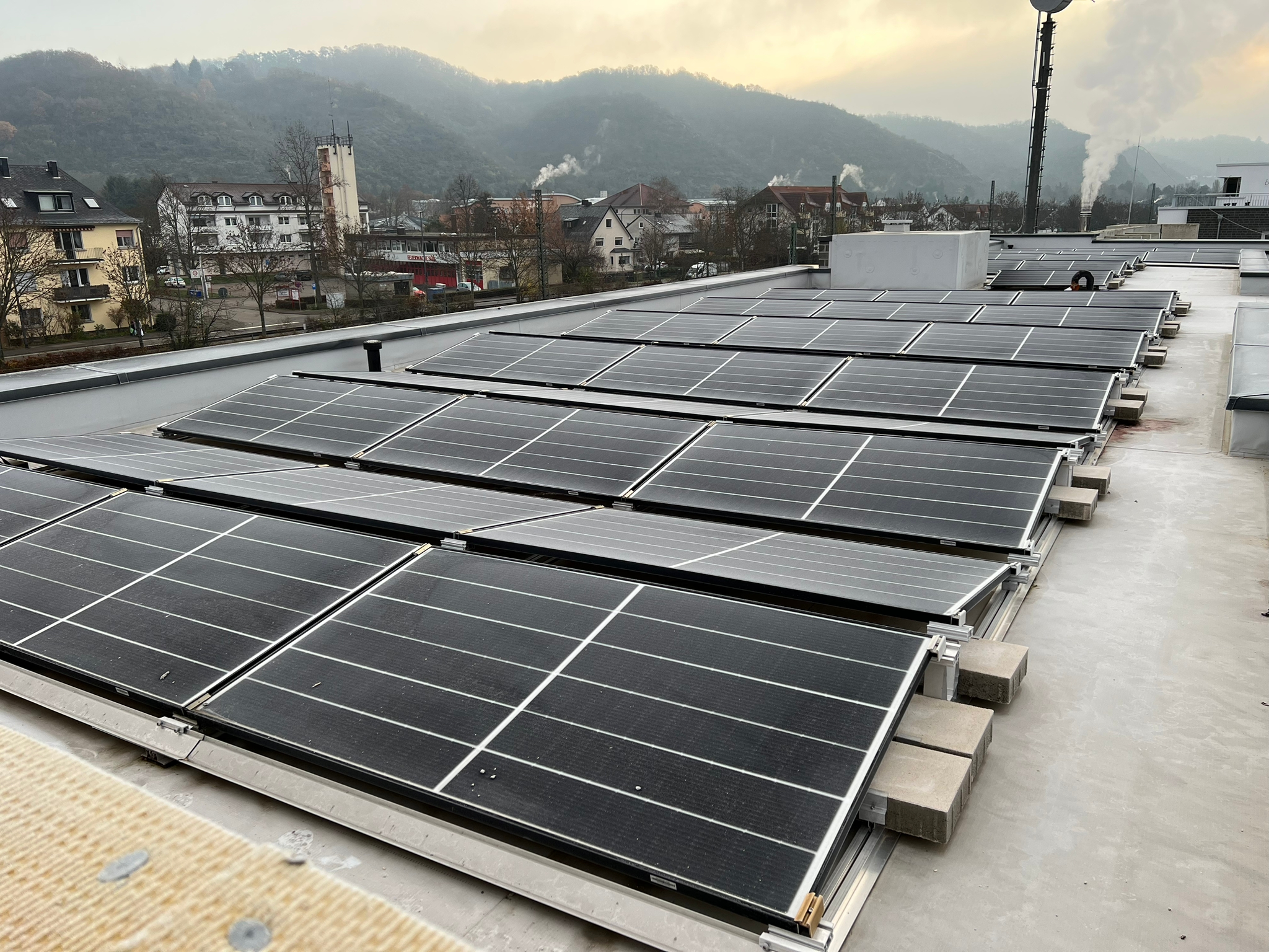 Solaranlagen auf Dach von K&L Energy