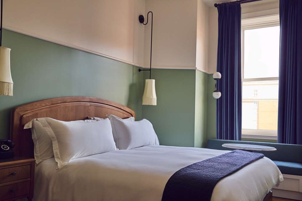 The Drayton Hotel Savannah, Curio Collection by Hilton