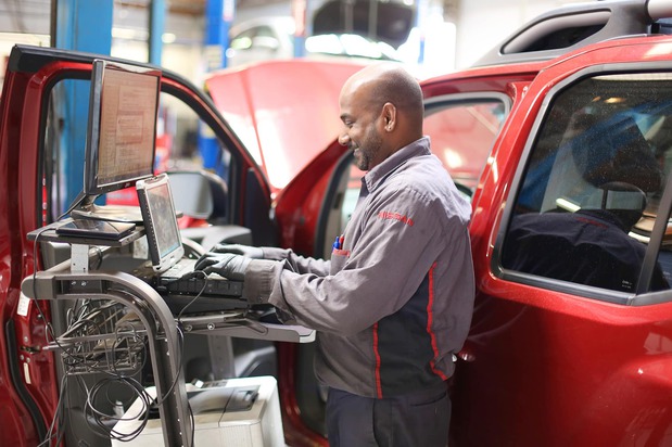 Images Future Nissan of Roseville Service Center