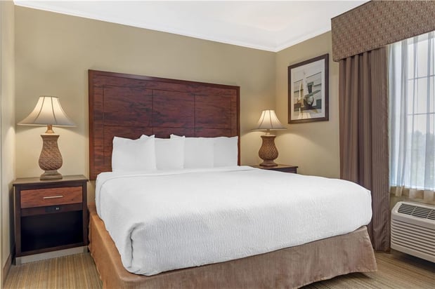Images Best Western Plus Monica Royale Inn & Suites