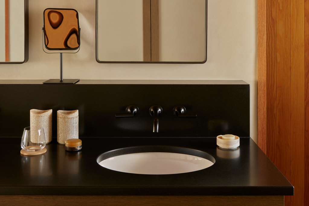 Amangiri Two Bedroom Grand View Pavilion Bathroom