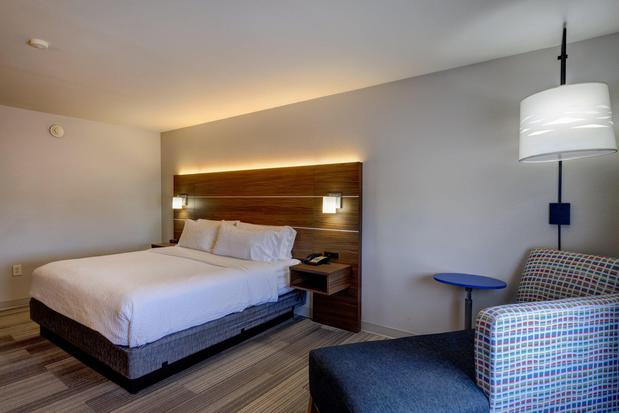 Images Holiday Inn Express & Suites Shelbyville Indianapolis, an IHG Hotel