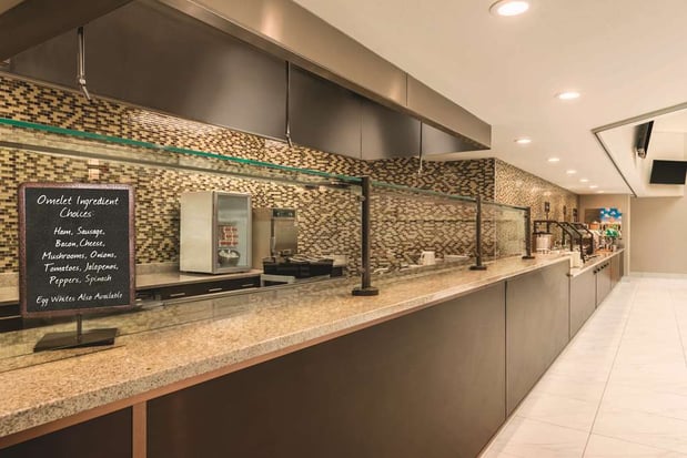 Images Embassy Suites by Hilton Milwaukee Brookfield