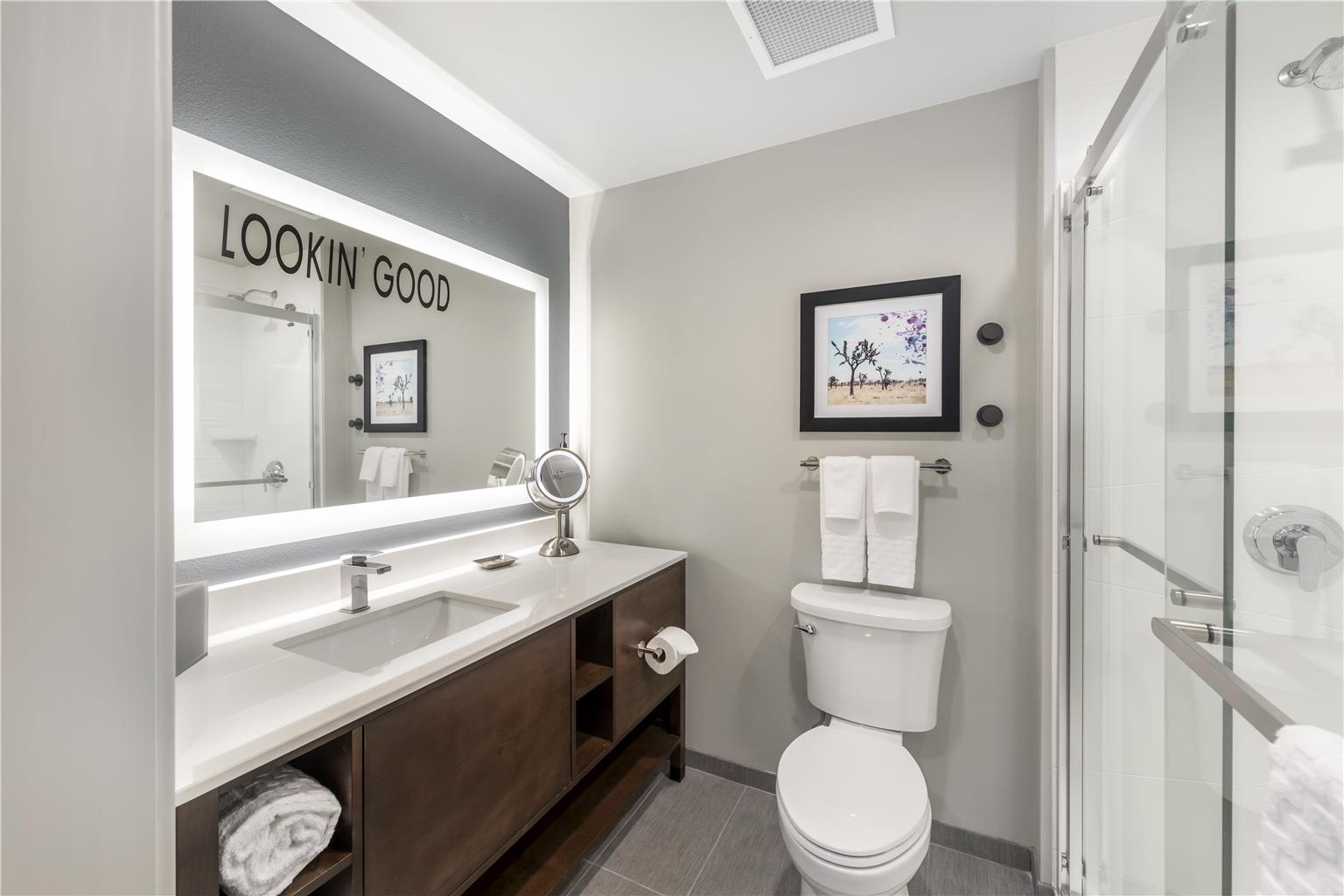 Double Queen Guest Bathroom