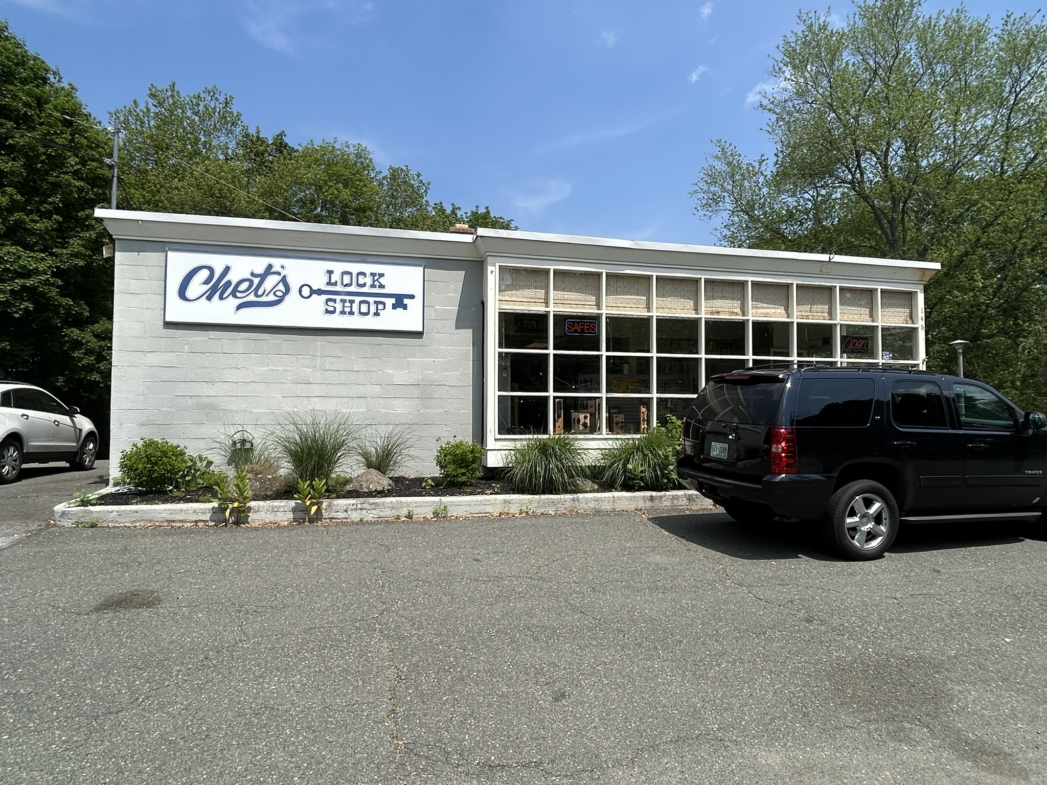 Chet's Lock Shop Image