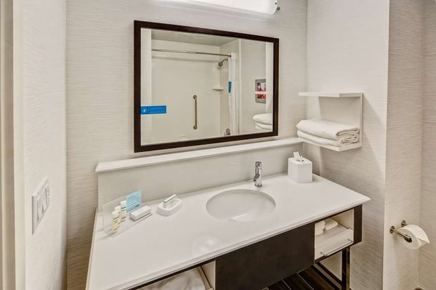 Images Hampton Inn & Suites Franklin Berry Farms