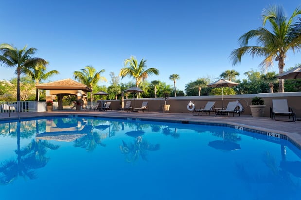 Images Holiday Inn Express & Suites Naples Downtown - 5th Avenue by IHG