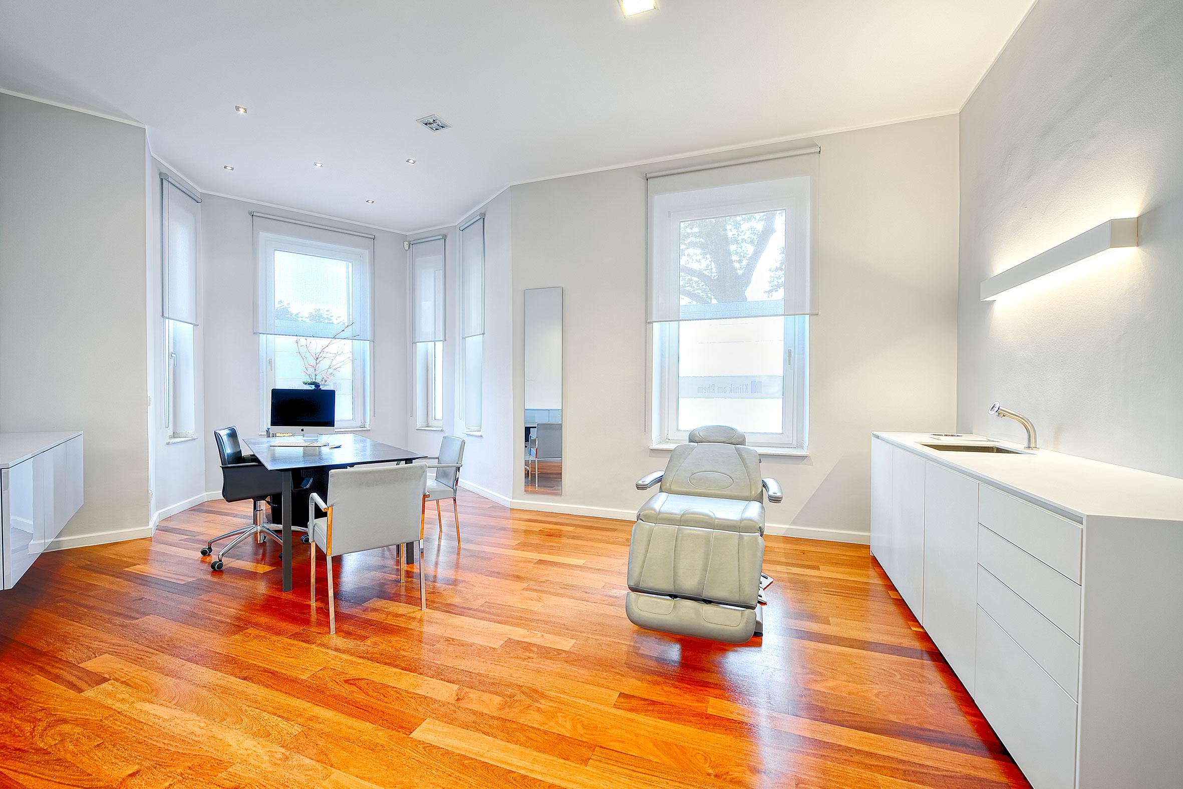 Klinik am Rhein, Fachklinik für Plastische Chirurgie, Düsseldorf, Kaiser-Wilhelm-Ring 43A in Stadtbezirk