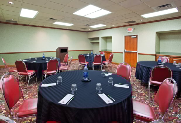 Images Holiday Inn & Suites Cincinnati-Eastgate (I-275E) by IHG