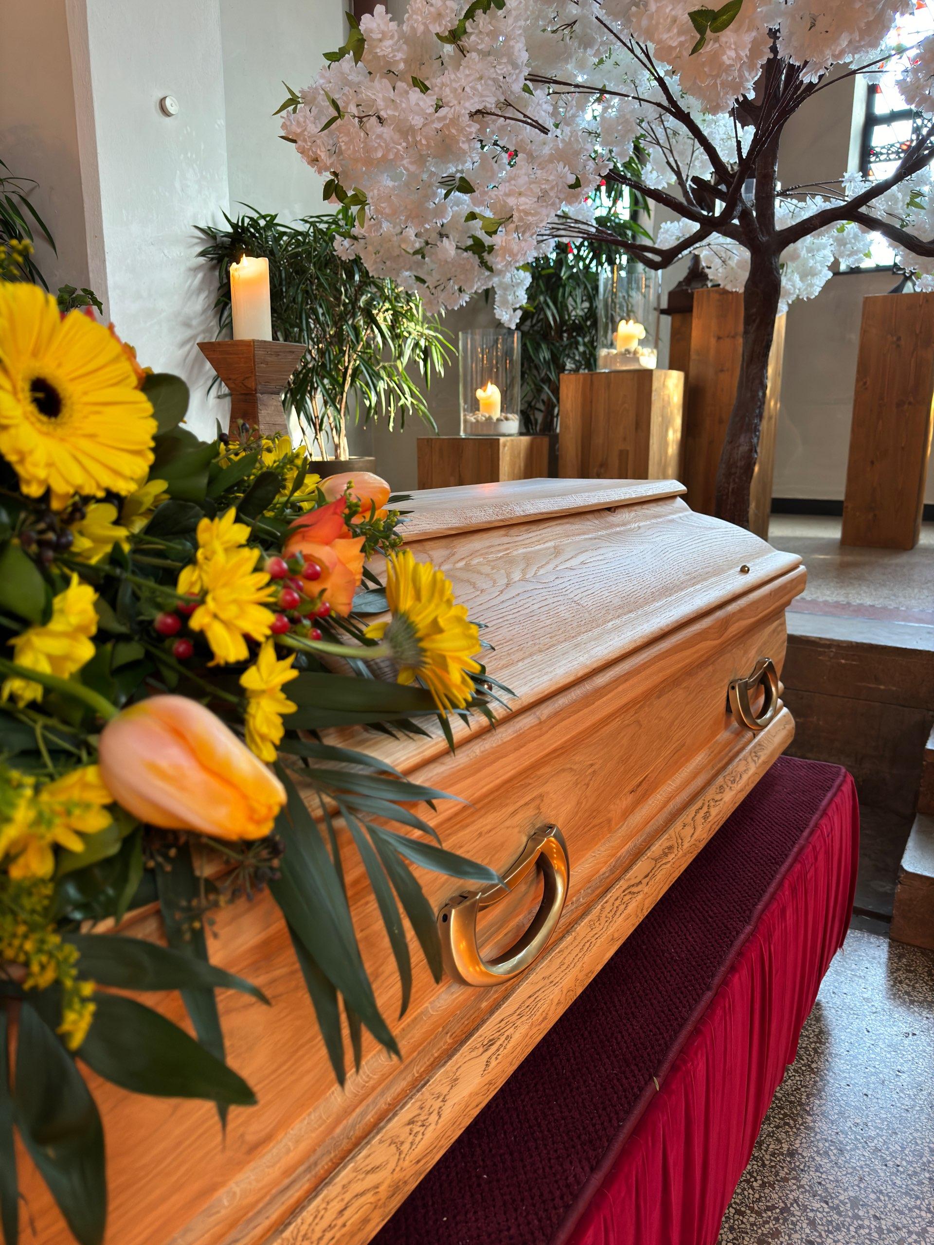 Bestattungen Friedrich Neuhaus - Bestatter & Trauerbegleiter, Rather Kreuzweg 90 in Düsseldorf