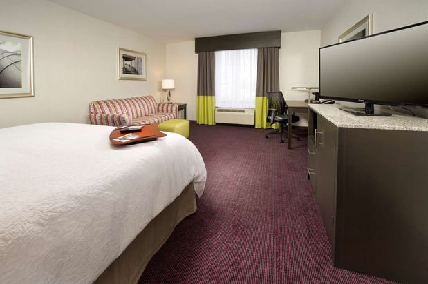 Images Hampton Inn & Suites Buffalo Airport