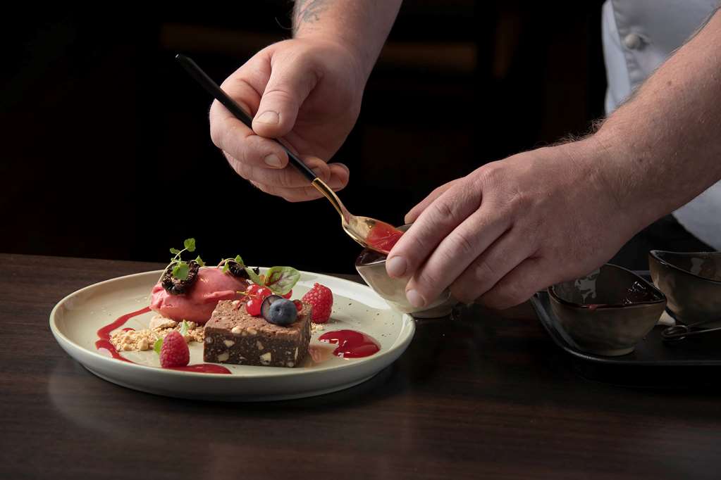 Images Park Inn by Radisson Oslo Airport Hotel West