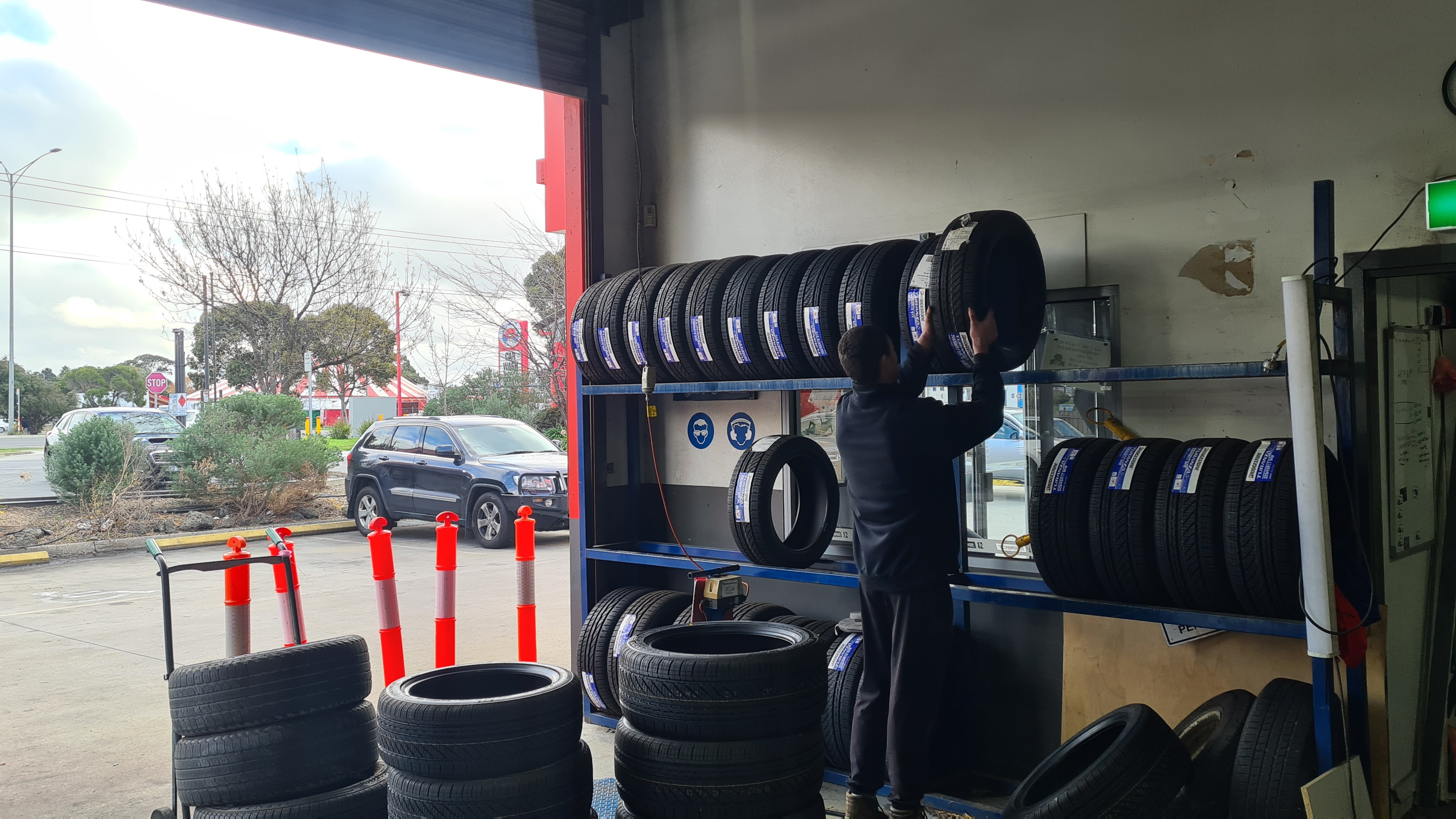 Images Bridgestone Select Tyre & Auto Hampton Park