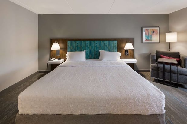 Images Hampton Inn & Suites Fredericksburg-at Celebrate Virginia