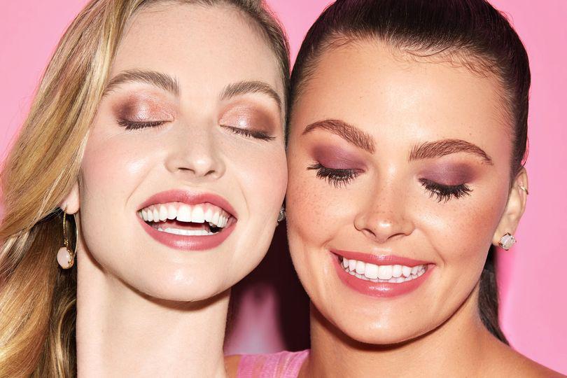 One for you, one for her! The hottest colors of the season are all in one Starry RoseÌ Shadow Palette. Use all 12 matte to metallic shades for creating enchanting party looks.