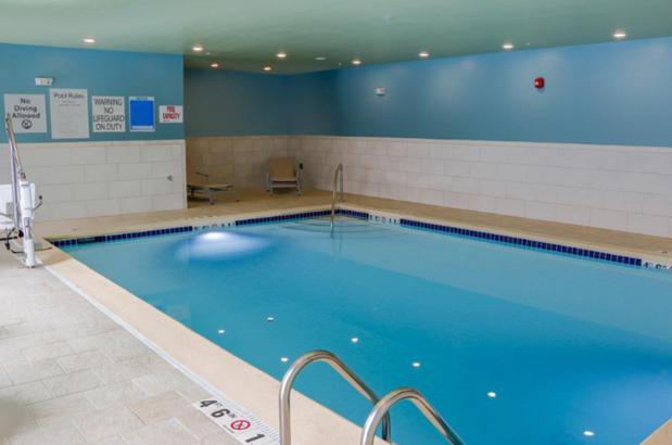Images Holiday Inn Express & Suites Detroit North - Roseville by IHG