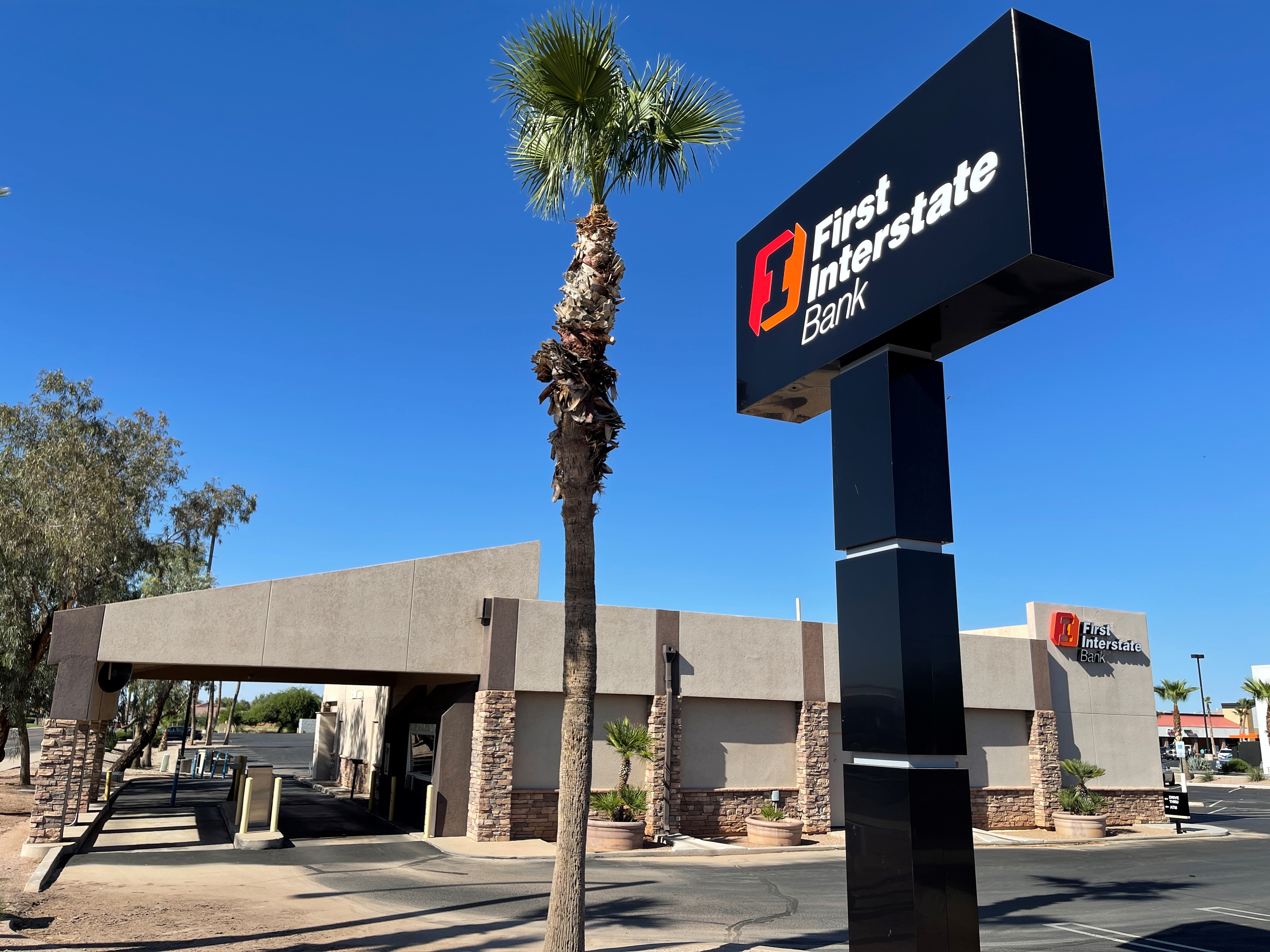Exterior image of First Interstate Bank in Casa Grande, AZ