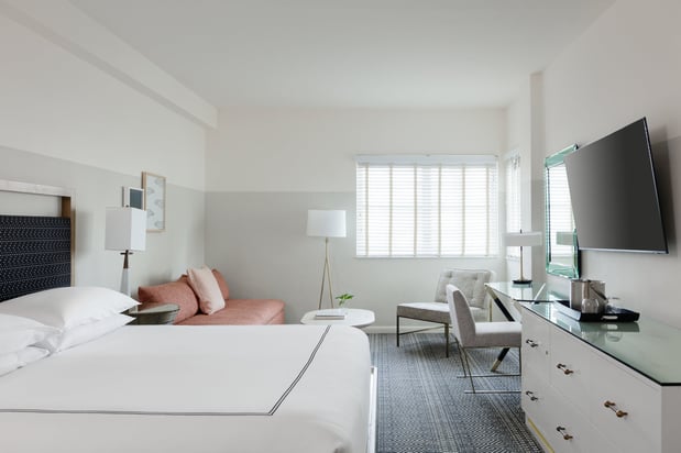 Images Kimpton Surfcomber Hotel by IHG