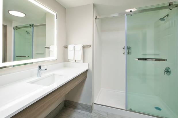 Images Holiday Inn Express & Suites Milwaukee NW – Park Place by IHG