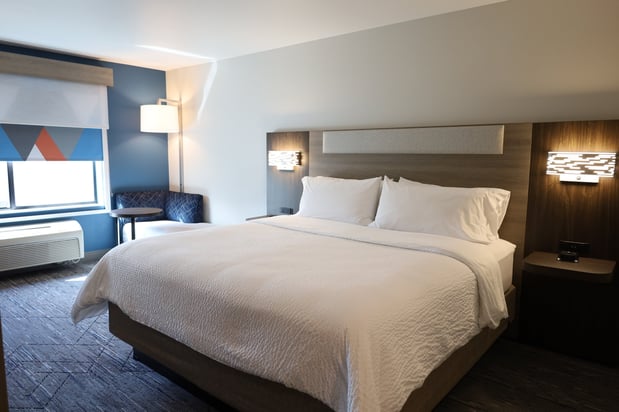 Images Holiday Inn Express & Suites Vancouver Mall/Portland Area by IHG