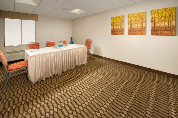 Images Holiday Inn Express Waldorf by IHG