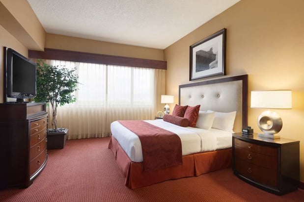 Images Embassy Suites by Hilton Kansas City International Airport